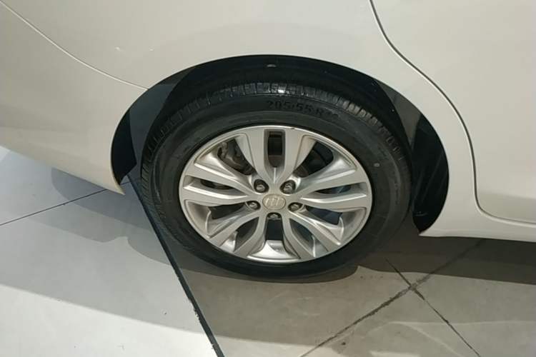 Used Buick GT 2021 Revised Version Flagship 1.5L Automatic Elite Edition Right Rear Wheel Hub