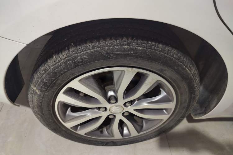 Used Buick GT 2021 1.3T Automatic Mild Hybrid Elite Version Right Rear Wheel Hub