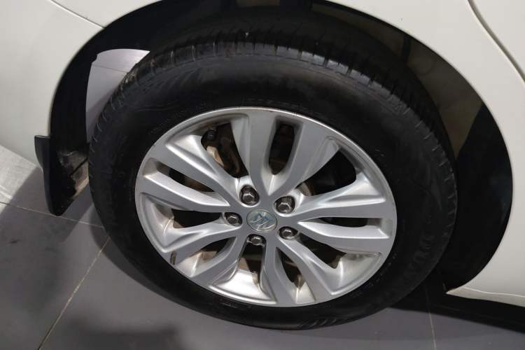 Used Buick GT 2021 Revised Version Flagship 1.5L Automatic Elite Edition Right Rear Wheel Hub