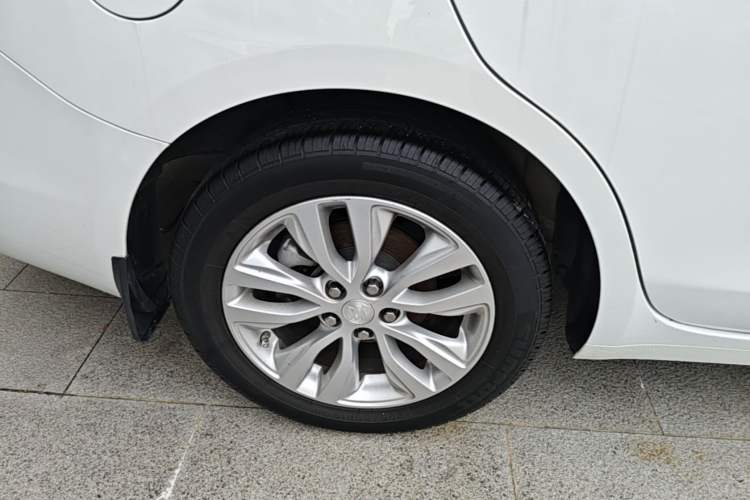 Used Buick GT 2021 Revised Version Flagship 1.5L Automatic Entry-Level Trim Right Rear Wheel Hub