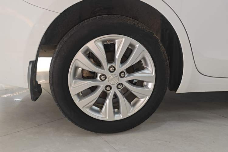 Used Buick GT 2021 Revised Version Flagship 1.5L Automatic Elite Edition Right Rear Wheel Hub