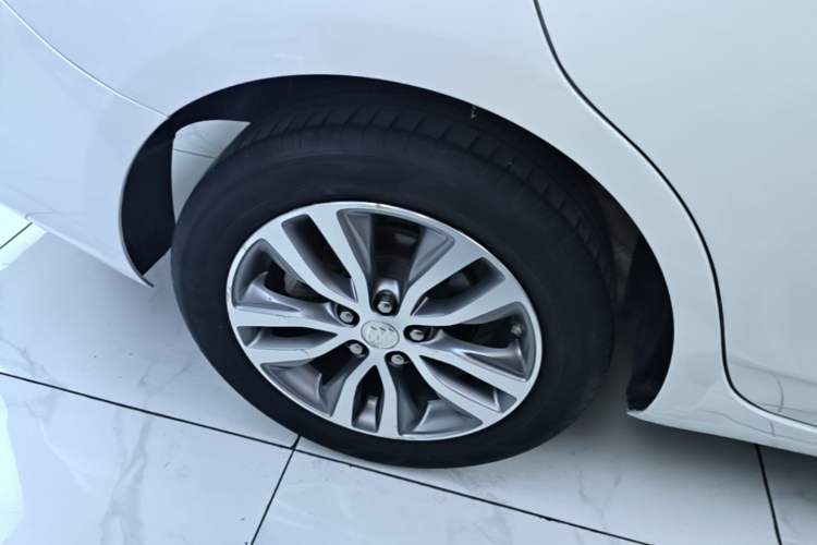 Used Buick GT 2021 Revised Version 1.3T Automatic Mild Hybrid Elite Edition Right Rear Wheel Hub