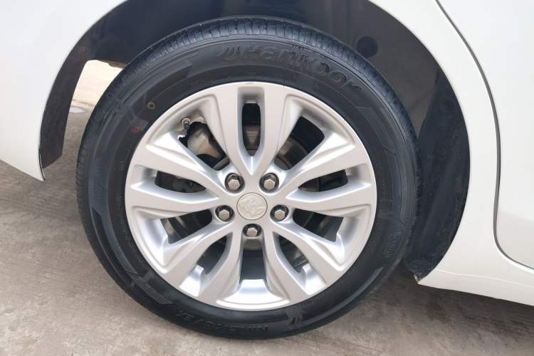 Used Buick GT 2021 Revised Version Flagship 1.5L Automatic Elite Edition Right Rear Wheel Hub