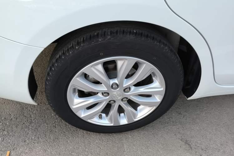 Used Buick GT 2021 Revised Version Flagship 1.5L Automatic Elite Edition Right Rear Wheel Hub
