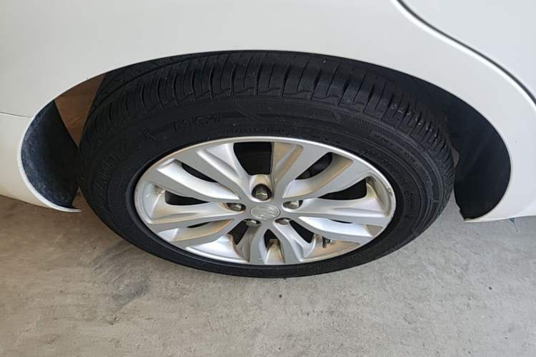 Used Buick GT 2021 Exemplar 1.5L Automatic Elite Version Right Rear Wheel Hub