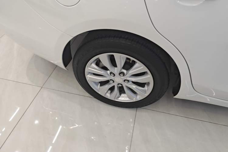 Used Buick GT 2021 1.3T Automatic Mild Hybrid Entry Model Right Rear Wheel Hub