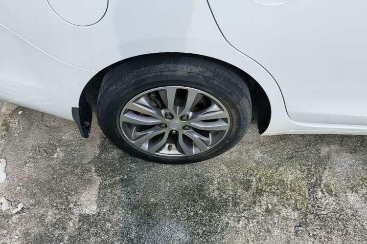 Used Buick GT 2021 Revised Version 1.3T Automatic Mild Hybrid Elite Edition Right Rear Wheel Hub