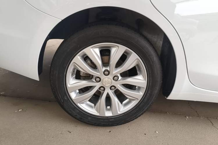 Used Buick GT 2021 Revised Version Flagship 1.5L Automatic Elite Edition Right Rear Wheel Hub