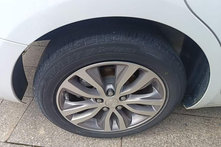 Used Buick GT 2021 1.3T Automatic Mild Hybrid Elite Version Right Rear Wheel Hub