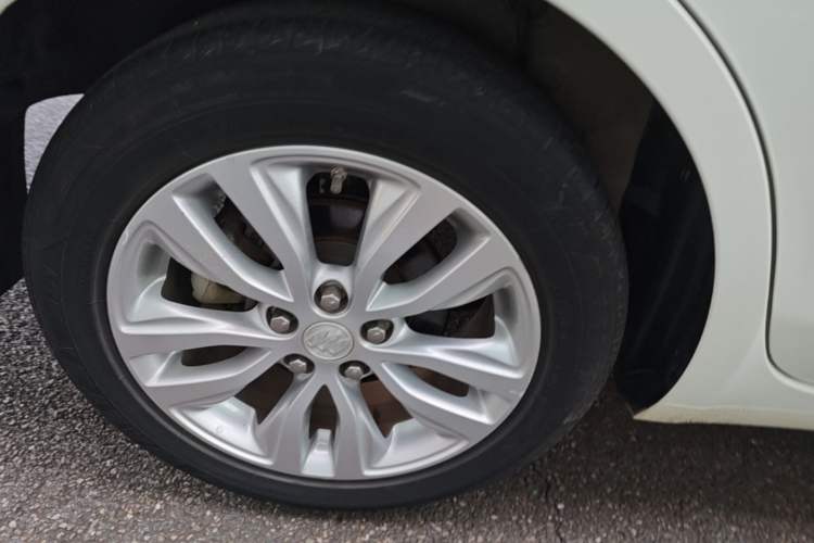 Used Buick GT 2021 Exemplar 1.5L Automatic Elite Version Right Rear Wheel Hub