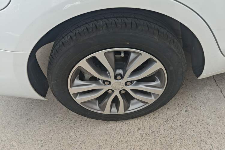 Used Buick GT 2021 Revised Version 1.3T Automatic Mild Hybrid Elite Edition Right Rear Wheel Hub