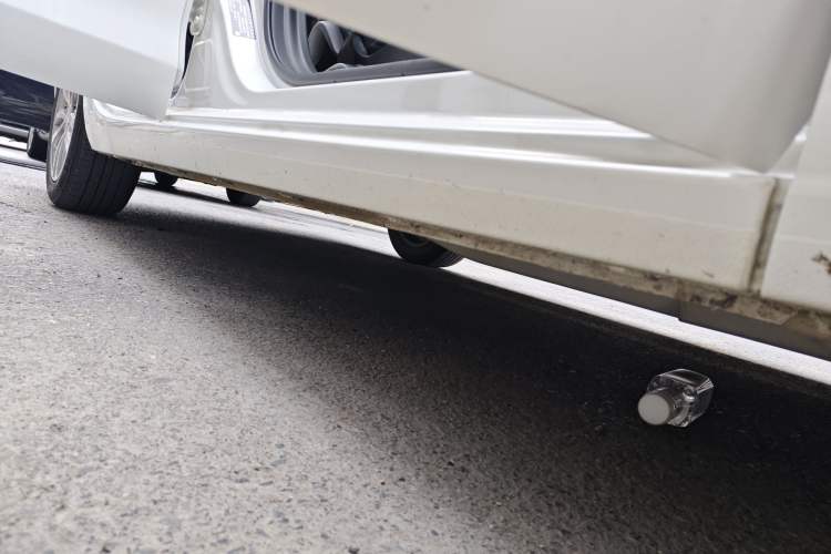 Used Buick GT 2021 Revised Version 1.3T Automatic Mild Hybrid Advanced Edition Right Side Sill