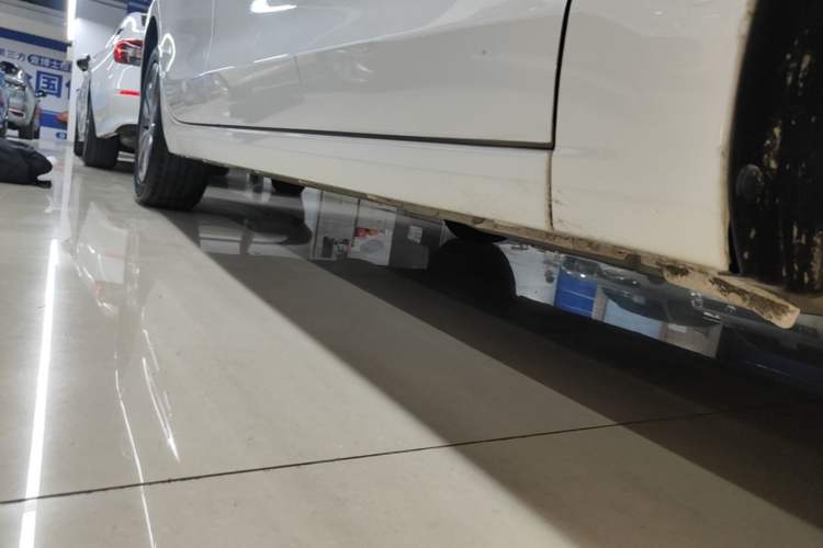 Used Buick GT 2021 Revised Version 1.3T Automatic Mild Hybrid Elite Edition Right Side Sill