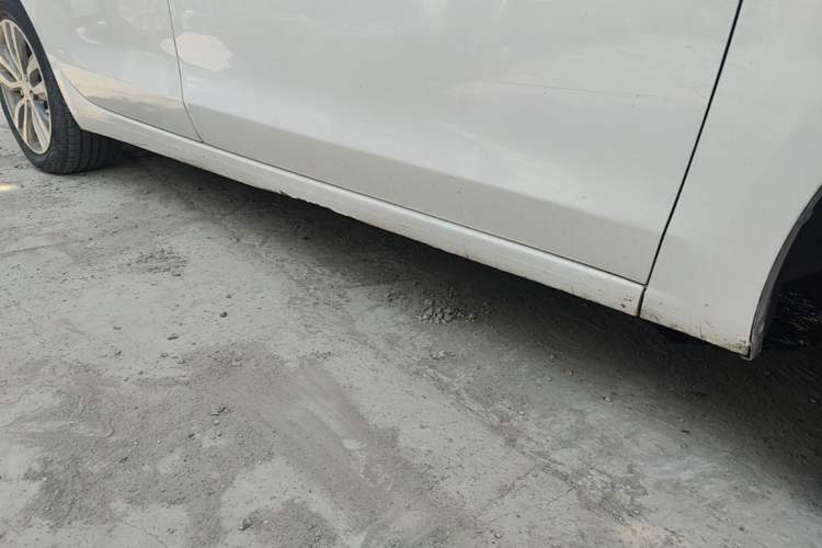 Used Buick GT 2021 1.3T Automatic Mild Hybrid Elite Version Right Side Sill