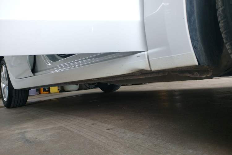 Used Buick GT 2021 Revised Version Flagship 1.5L Automatic Elite Edition Right Side Sill