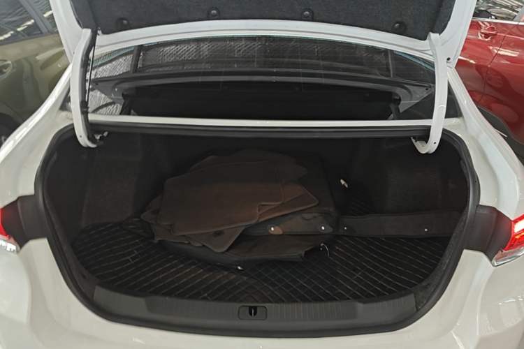 Used Buick GT 2021 Revised Version Flagship 1.5L Automatic Entry-Level Trim Trunk
