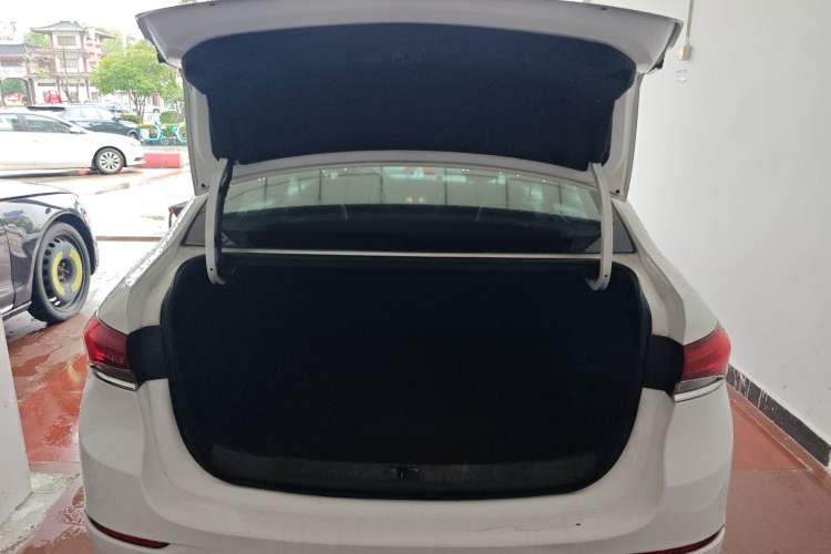 Used Buick GT 2021 Revised Version Flagship 1.5L Automatic Entry-Level Trim Trunk