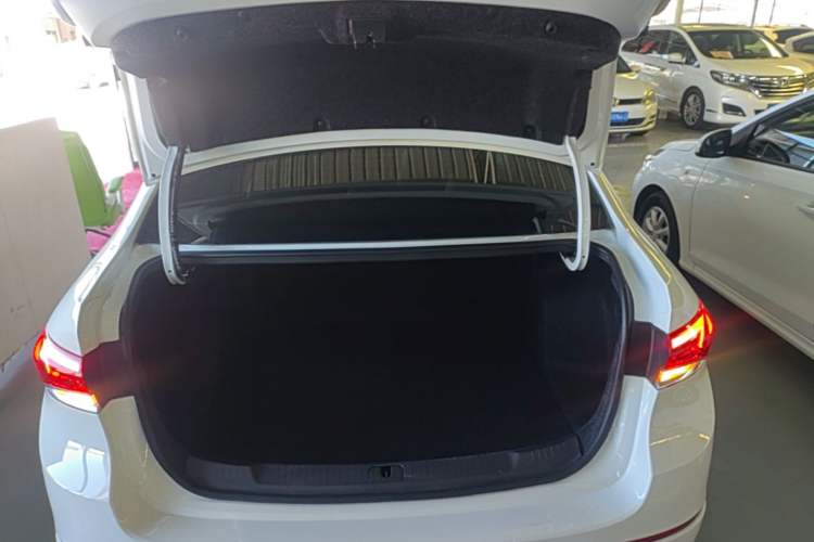 Used Buick GT 2021 Revised Version Flagship 1.5L Automatic Entry-Level Trim Trunk