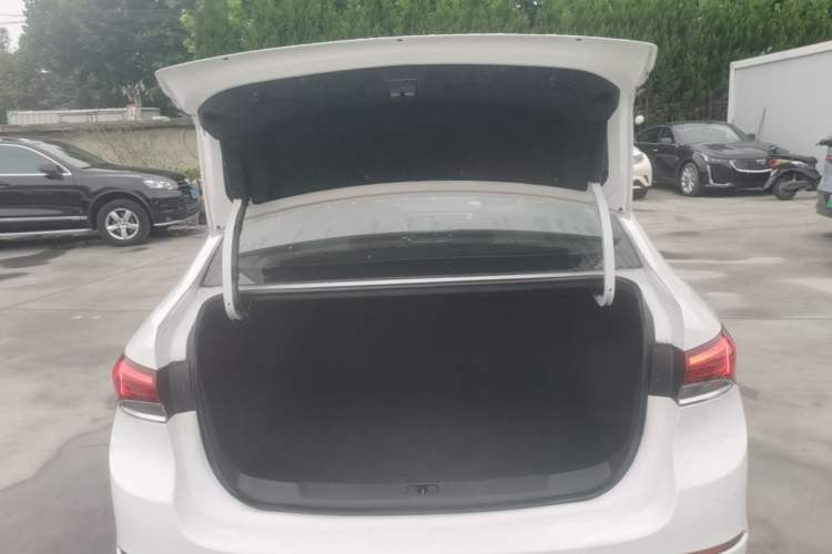 Used Buick GT 2021 Revised Version 1.3T Automatic Mild Hybrid Elite Edition Trunk