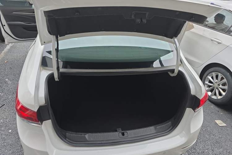 Used Buick GT 2021 Revised Version 1.3T Automatic Mild Hybrid Elite Edition Trunk