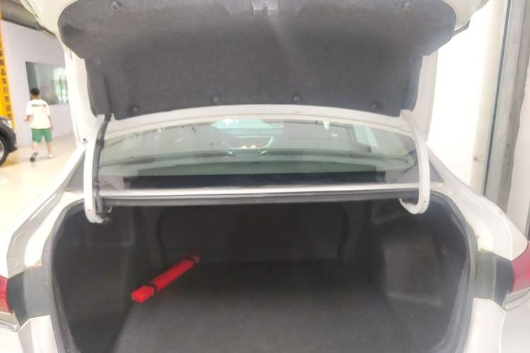 Used Buick GT 2021 Revised Version Flagship 1.5L Automatic Entry-Level Trim Trunk