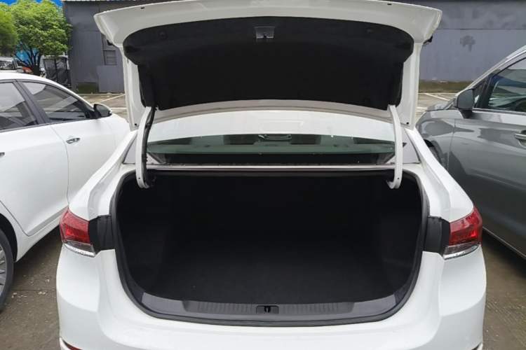 Used Buick GT 2021 Revised Version Flagship 1.5L Automatic Entry-Level Trim Trunk