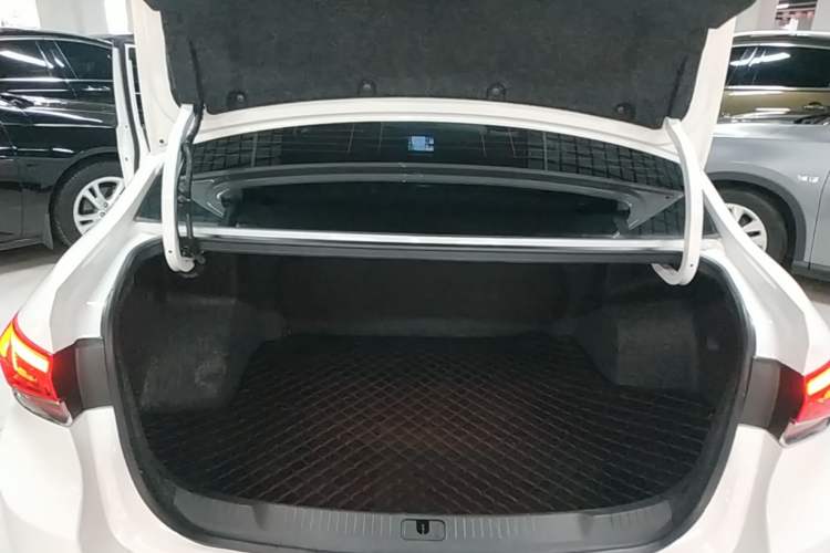 Used Buick GT 2021 Revised Version 1.3T Automatic Mild Hybrid Elite Edition Trunk