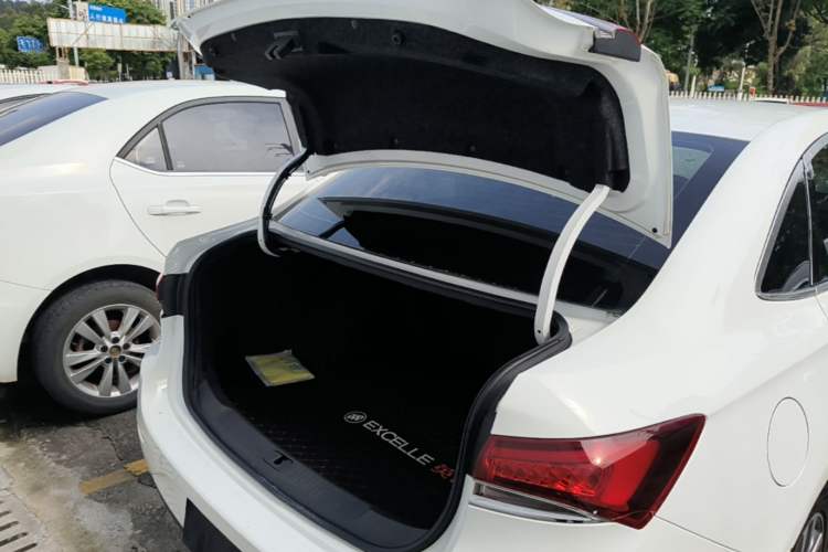 Used Buick GT 2021 Revised Version 1.3T Automatic Mild Hybrid Elite Edition Trunk
