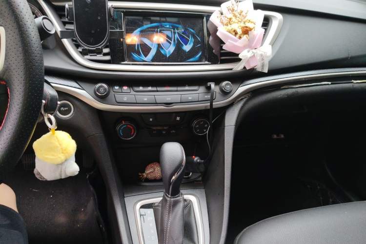 Used Buick GT 2021 Revised Version Flagship 1.5L Automatic Elite Edition Audio And AC Panel