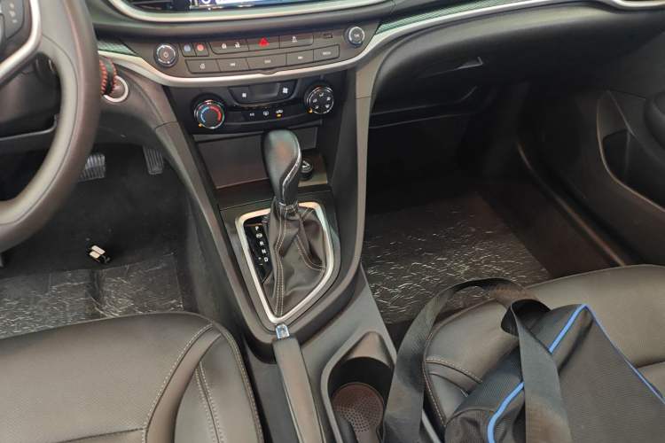 Used Buick GT 2021 Revised Version Flagship 1.5L Automatic Elite Edition Gear Lever