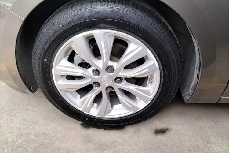 Used Buick GT 2021 Revised Version Flagship 1.5L Automatic Elite Edition Left Front Wheel Hub