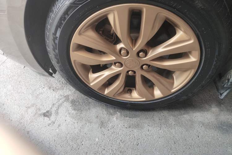 Used Buick GT 2021 Revised Version Flagship 1.5L Automatic Elite Edition Left Front Wheel Hub