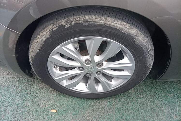 Used Buick GT 2021 Revised Version Flagship 1.5L Automatic Elite Edition Left Front Wheel Hub