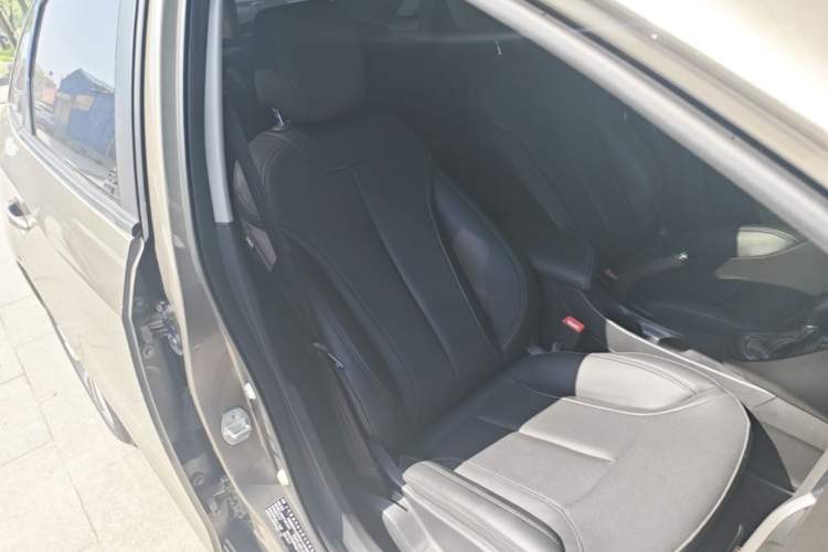 Used Buick GT 2021 1.3T Automatic Mild Hybrid Elite Version Right Front Seat