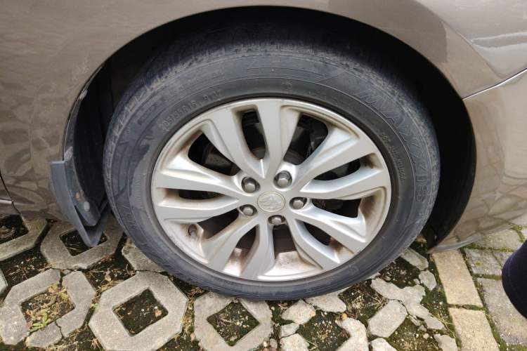 Used Buick GT 2021 Revised Version Flagship 1.5L Automatic Elite Edition Right Front Wheel Hub
