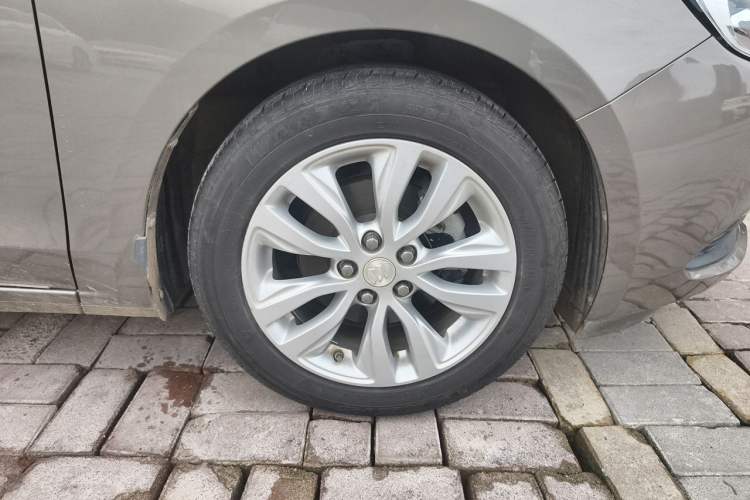 Used Buick GT 2021 Revised Version Flagship 1.5L Automatic Elite Edition Right Front Wheel Hub