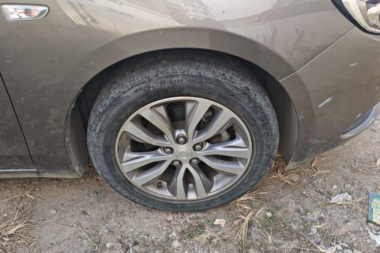 Used Buick GT 2021 Revised Version 1.3T Automatic Mild Hybrid Elite Edition Right Front Wheel Hub