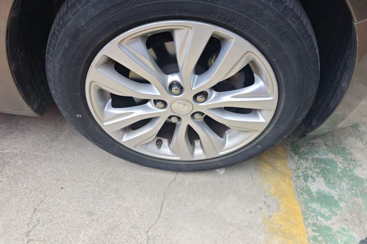 Used Buick GT 2021 Revised Version Flagship 1.5L Automatic Elite Edition Right Front Wheel Hub