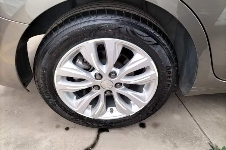 Used Buick GT 2021 Revised Version Flagship 1.5L Automatic Elite Edition Right Rear Wheel Hub