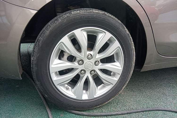 Used Buick GT 2021 Revised Version Flagship 1.5L Automatic Elite Edition Right Rear Wheel Hub