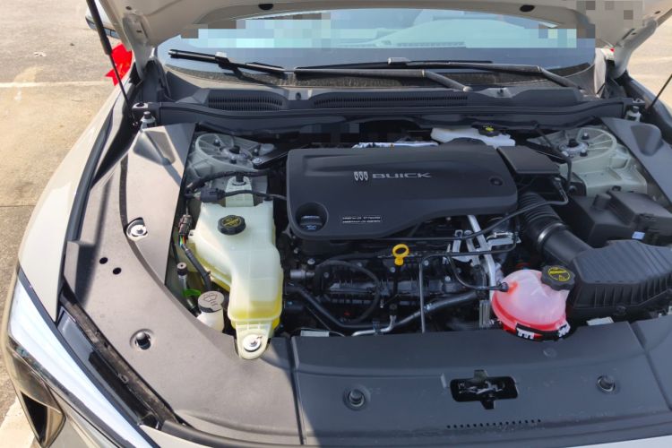 Used Buick L7 2025 Model Luxury Edition Engine Bay Right