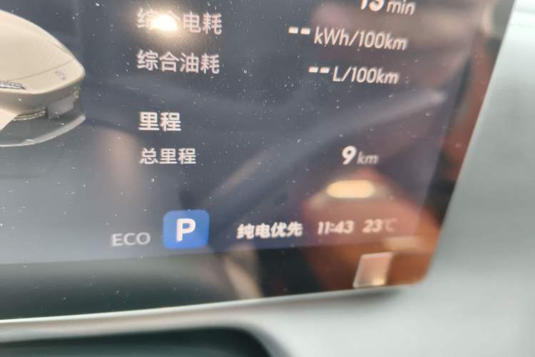 Used Buick L7 2025 Model Luxury Edition Odometer Close Up