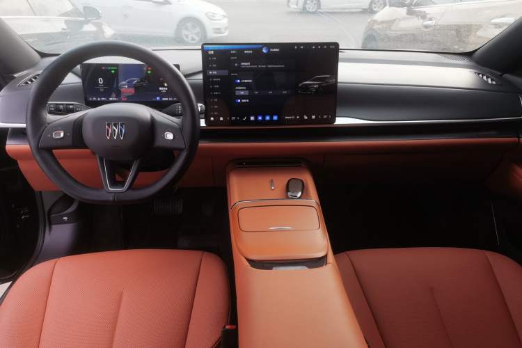 Used Buick L7 2025 Model Luxury Edition Center Console