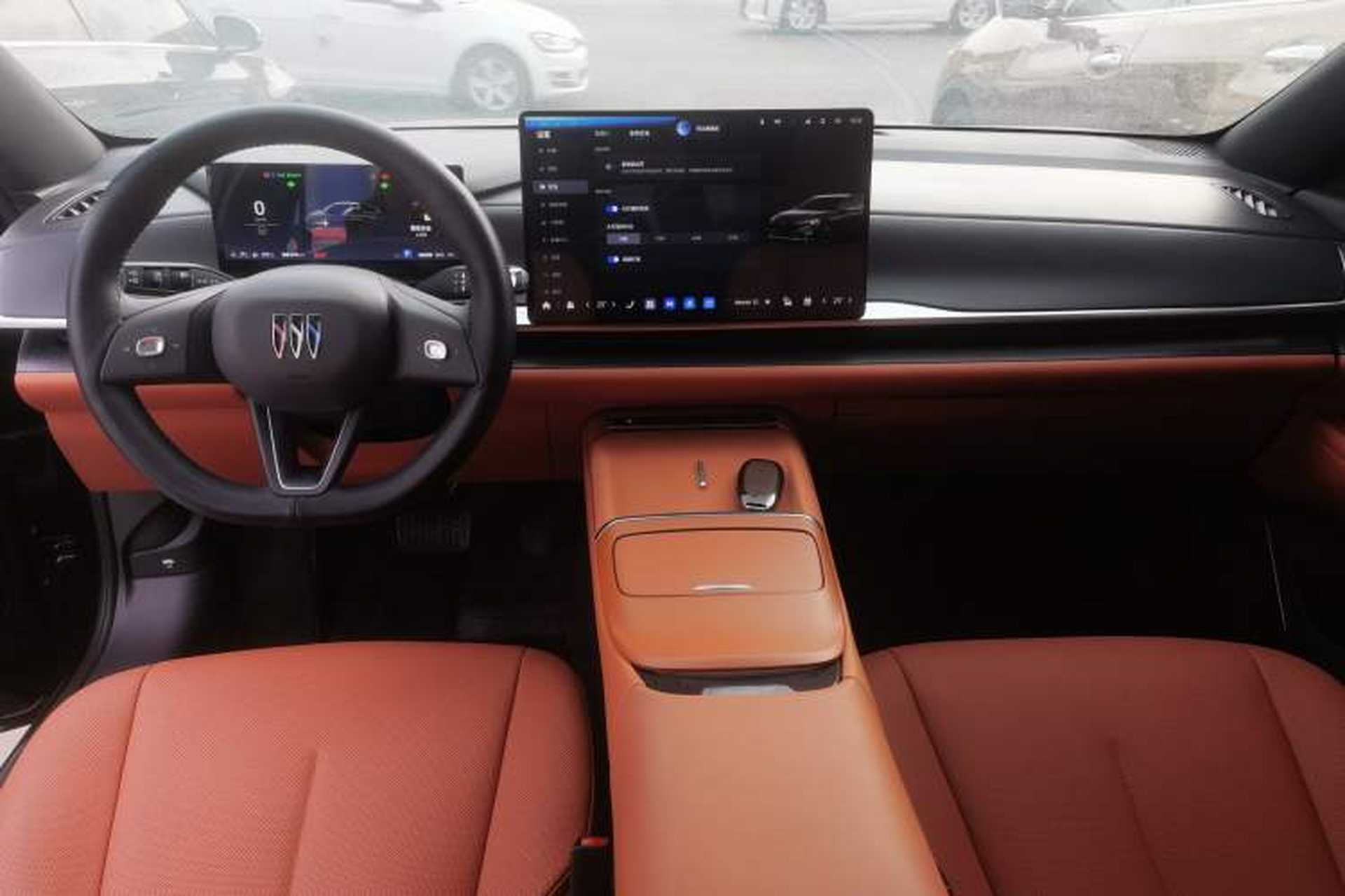 Used Buick L7 2025 Model Luxury Edition Center Console