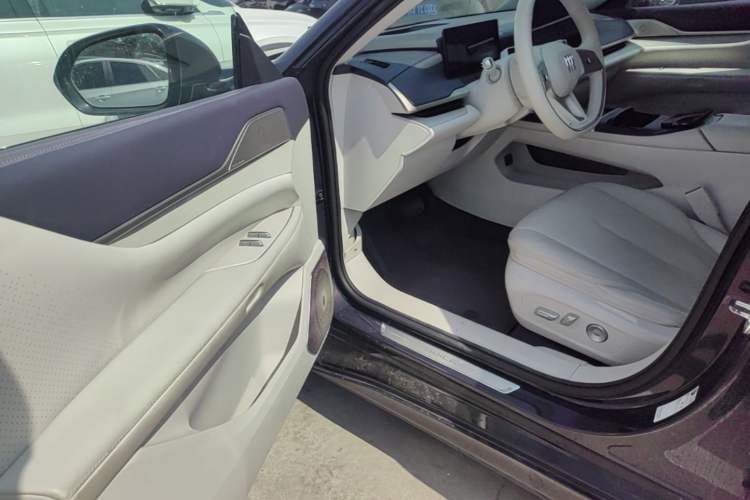 Used Buick L7 2025 Model Aivia Driver Seat