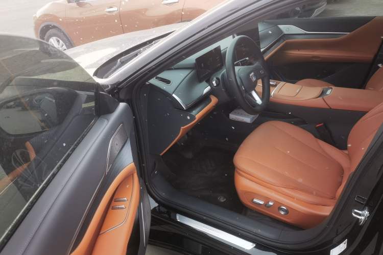Used Buick L7 2025 Model Luxury Edition Driver Seat