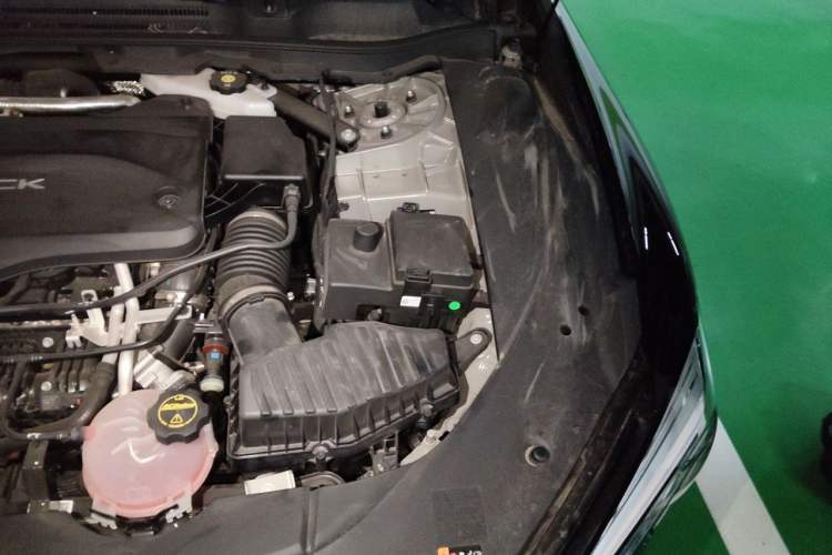 Used Buick L7 2025 Model Aivia Engine Bay Left