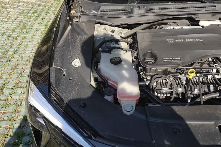 Used Buick L7 2025 Model Luxury Leisure Smart Driving Edition Engine Bay Right