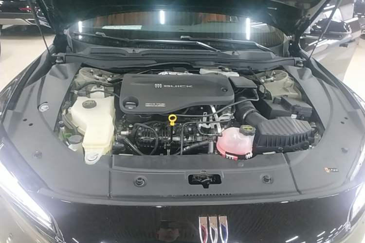 Used Buick L7 2025 Model Luxury Edition Engine Bay