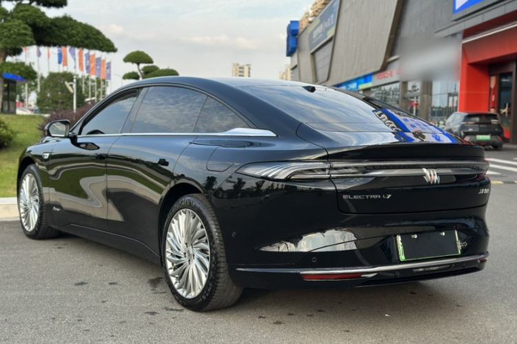Used Buick L7 2025 Model Aivia Exterior 2